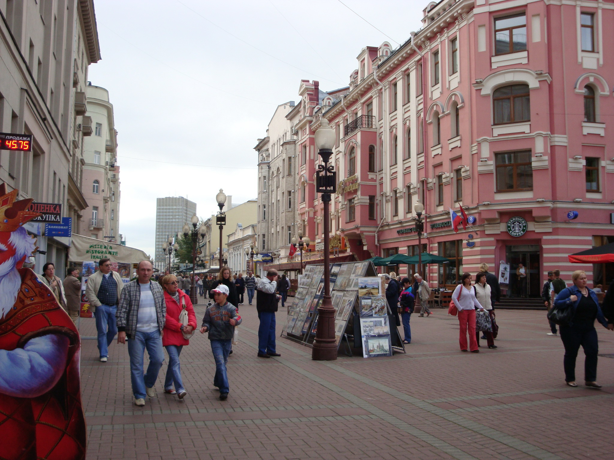 Улицы есть в москве. Арбат стрит Москва. Старый Арбат 2008. Известная улица в Москве Арбат. Московская улица Арбат в России.