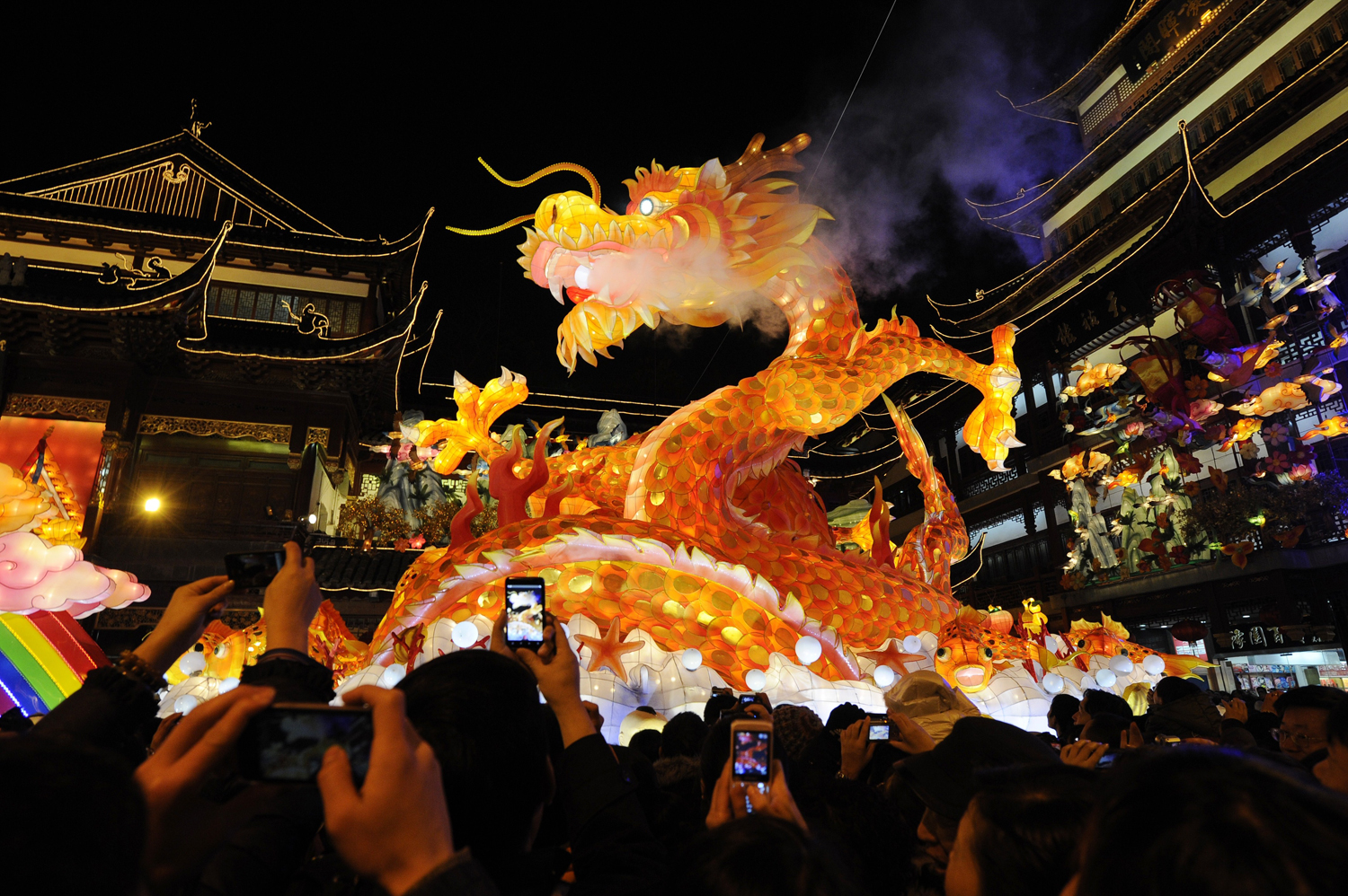 Когда наступит китайский 2024 год. Китайский новый год (Chinese New year). Новый год в Китае. Праздник дракона в Китае. Китайский новый год дракон.